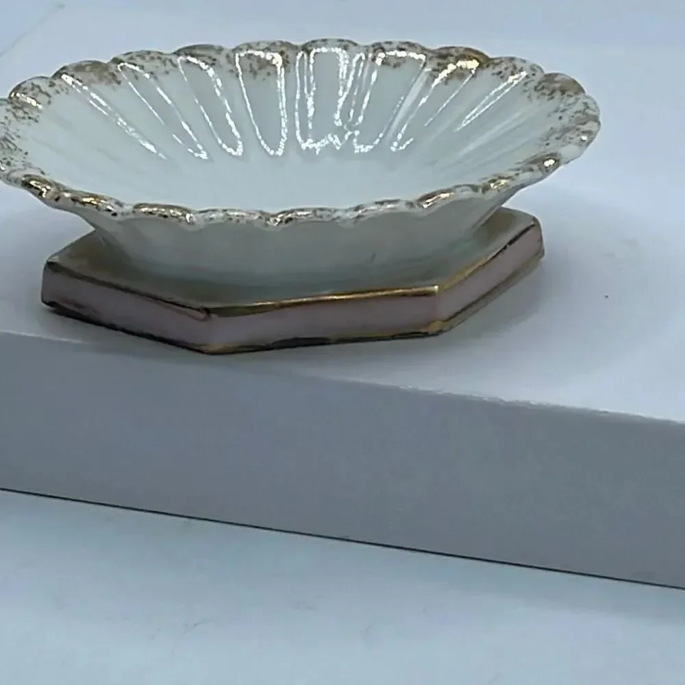 Antique Wallendorf German porcelain trinket dish-soap dish.